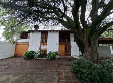 Casa · 260m² · 5 Ambientes · 4 Cocheras · Casa 3 Dorm en Venta Sobre Nepper, Villa Belgrano.