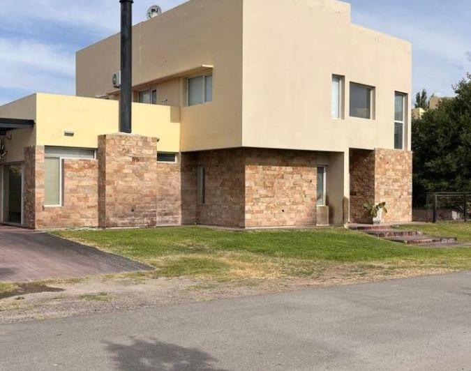 Casa · 250m² · 1 Ambiente