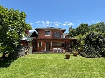 Casa · 344m² · 6 Ambientes · 2 Cocheras · Casa en La Martona con Pileta, Parrilla y Gran Parque – 4 Dorm.