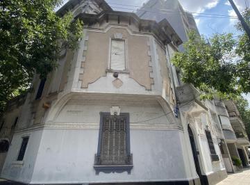 Casa · 260m² · 9 Ambientes · Casa en Esquina Ideal Para Reciclar en de Las Zonas Más Buscadas de La Capital Federal