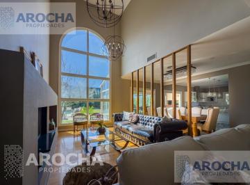 Casa · 250m² · 5 Ambientes · 4 Cocheras · Venta Casa en Abril Club de Campo, Los Teros, Berazategui