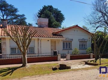 Casa · 128m² · 4 Ambientes · 2 Cocheras · Casa Venta Burzaco Corimayo con Pileta Apta Credito!