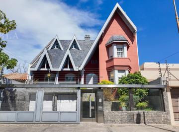 Casa · 575m² · 5 Ambientes · 4 Cocheras · Casa en Venta en Ramos Mejía