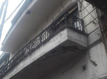 Departamento de 3 ambientes, Floresta · Oportunidad! Departamento de 3 Ambientes, por Escalera. Sin Expensas. Floresta