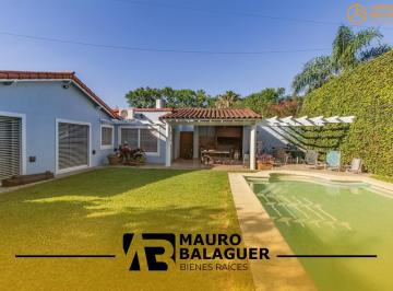 Casa · 453m² · 4 Ambientes · 2 Cocheras · Casa 4 Ambientes con Piscina en Ciudad Evita