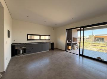 Casa · 142m² · 4 Ambientes · 1 Cochera · Casa en Venta 4 Ambientes Santa Emilia