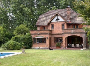 Casa · 330m² · 5 Ambientes · Casa en Las Lomas - Schoenstatt