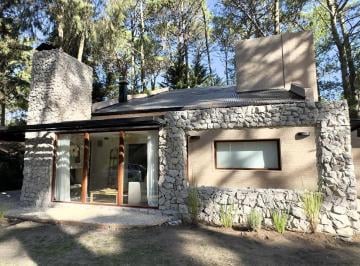 Casa · 115m² · 5 Ambientes · Casa en Venta, Lista Para Vacacionar, Carilo