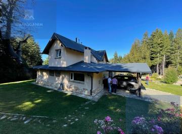 Casa · 220m² · 4 Ambientes · 1 Cochera · Casa en Valle Escondido, Barrio Privado en El Oeste de Bariloche