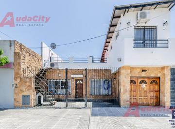 Casa · 160m² · 4 Ambientes · 2 Cocheras · Venta Casa 4 Ambientes en Isidro Casanova Apta Credito Quincho Parrilla