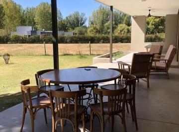 Casa · 120m² · 4 Ambientes · Casa en Venta - 3 Dorm. 2 Baños - Mendoza