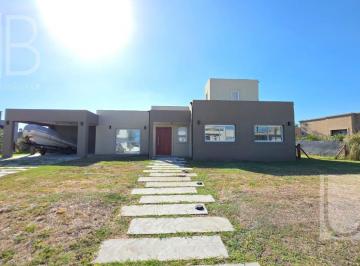Casa · 170m² · 5 Ambientes · 4 Cocheras · Casa a Estrenar La Alameda Barrio Privado, Canning. Amplio Parque y Pileta.