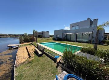 Casa · 220m² · 4 Ambientes · 2 Cocheras · Casa en Venta en Barrio Privado El Ensueño, Escobar, G. B. a. Zona Norte