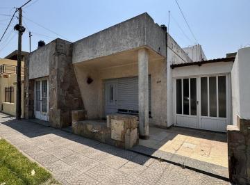 Casa · 176m² · 6 Ambientes · 1 Cochera · Venta: Moreno 926, San Lorenzo - 3 Dorm.