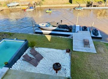 Casa · 200m² · 4 Ambientes · 4 Cocheras · Hermosa Casa Al Rio en Venta Barrio Nautico El Canal
