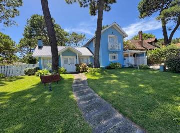 Casa · 200m² · 7 Ambientes · 1 Cochera · Casa en Venta - 4 Dorm. 4 Baños - Pinamar