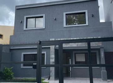 Casa · 150m² · 4 Ambientes · 1 Cochera · Venta - Casa 4 Ambientes Reciclada a Estrenar - Oportunidad!