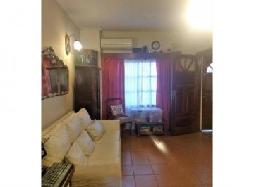 Casa · 95m² · 4 Ambientes · 1 Cochera · Venta Duplex 3 Amb + Playroom /cochera Cubierta /patio y Par