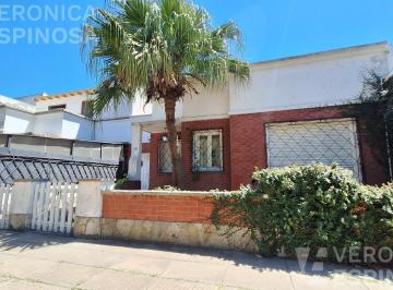 Casa · 85m² · 3 Ambientes · 1 Cochera · Casa Venta Moron Dos Dorm.