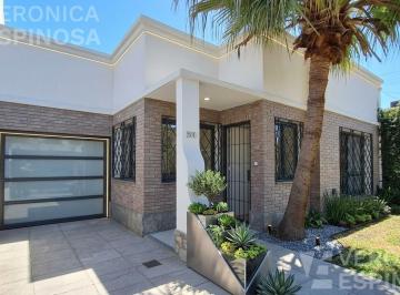 Casa · 85m² · 3 Ambientes · 1 Cochera · Casa Venta Moron Dos Dorm.