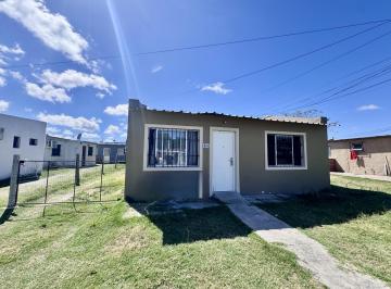 Casa · 100m² · 6 Ambientes · 1 Cochera · Venta de 2 Casas de 2 Dorm. con Renta en Colonia del Sacramento
