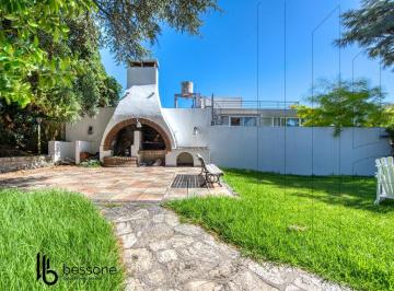 Casa · 376m² · 6 Ambientes · 2 Cocheras · Casa en Playa Grande