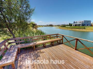 Casa · 243m² · 7 Ambientes · 2 Cocheras · Casa en Venta con 4 Dorm. a La Laguna en El Cantón, Escobar