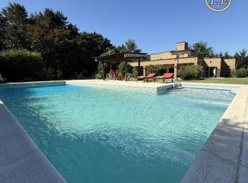 Casa de 7 ambientes, San Antonio de Areco · Casa con Pileta y Amplio Terreno en Duggan, S. A. de Areco