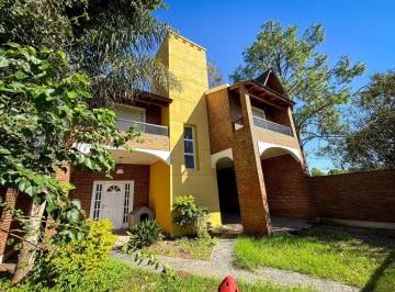 Casa · 150m² · 5 Ambientes · 2 Cocheras · Casa en Venta en La Carolina