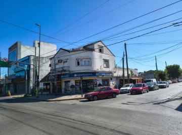 Casa de 5 ambientes, Quilmes · Vivienda con 3 Locales en Av Calchaquí y R. de Francia Apto Credito Bancario