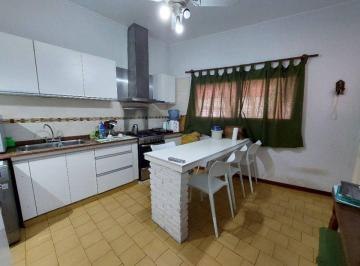 Casa de 4 ambientes, Quilmes · Hermosa Casa en Venta en Bernal