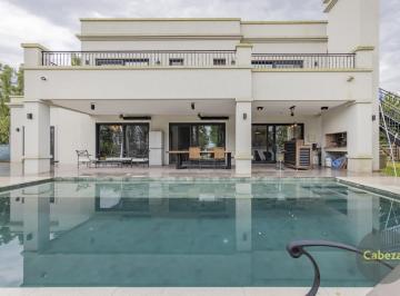 Casa · 219m² · 6 Ambientes · 2 Cocheras · Casa en Haras del Sur I