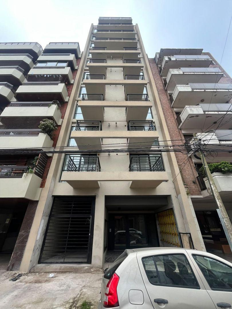 Departamento de 1 ambiente a estrenar, con balcón saliente al contrafrente