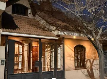 Casa · 103m² · 5 Ambientes · Venta Casa 4 Dorm. / Oficinas - Padre Brentana Jose 200 - Centro Oeste Neuquen Capital