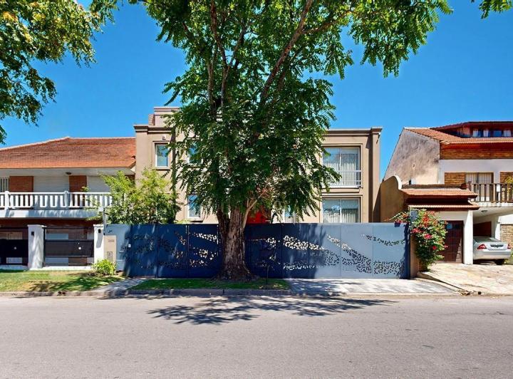 Casa · 400m² · 8 Ambientes · 3 Cocheras