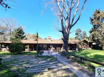 Casa · 273m² · 9 Ambientes · 1 Cochera · Hermosa Casa Quinta en Venta Apta Credito! Barrio Prado Verde, del Viso, Pilar. Retasada