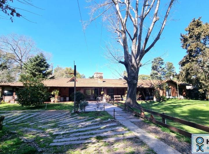 Casa · 273m² · 9 Ambientes · 1 Cochera