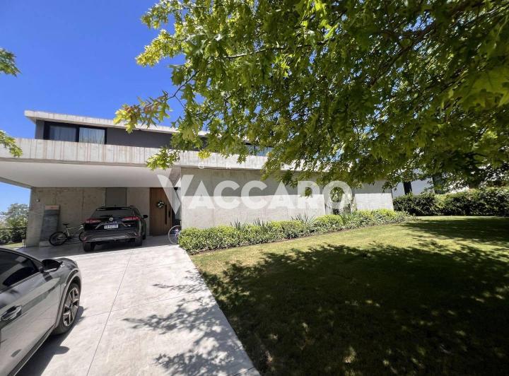 Casa · 371m² · 5 Ambientes