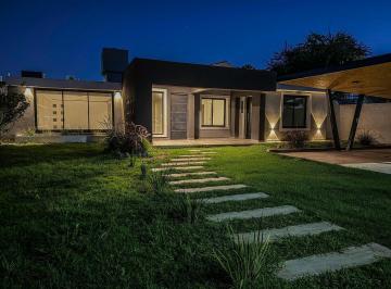 Casa · 206m² · 4 Dormitorios · 2 Cocheras · Venta Casa a Estrenar 4 Dorm. Santa Rita Carlos Paz
