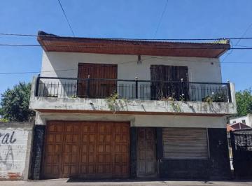 Casa · 200m² · 3 Dormitorios · 1 Cochera · 28 E/ 77 y 78 Casa en Venta de 3 Dorm.