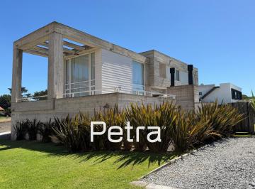 Casa · 770m² · 6 Ambientes · 4 Cocheras · Casa en Venta en Pinamar a 100 m del Mar