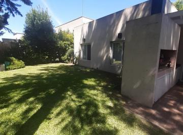 Casa · 134m² · 5 Ambientes · Bajo de Precio! Muy Linda Casa en Una Planta en Venta!