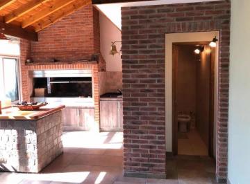 Casa · 200m² · 5 Ambientes · 2 Cocheras · Casa en Venta - 3 Dorm. 2 Baños 2 Cocheras - 255 m² - Morón