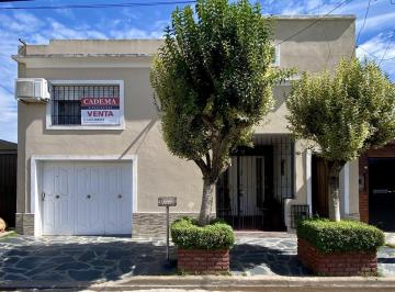 Casa · 165m² · 5 Ambientes · 1 Cochera · Casa en Venta de 5 Ambientes. Parque con Pleta. Quincho y Parrilla. Villa Massoni, Zárate