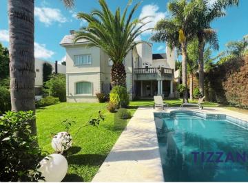 Casa · 370m² · 4 Ambientes · 6 Cocheras · Casa en Alquiler en Fincas de Iraola Amoblada