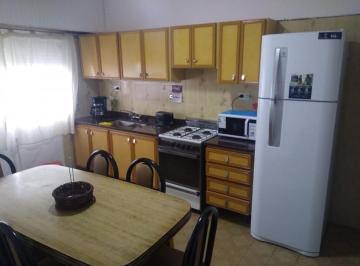 Casa · 60m² · 5 Ambientes · 1 Cochera · Casa en Alquiler Temporario - 4 Dorm. 2 Baños - Mar del Plata