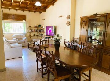 Casa · 105m² · 4 Ambientes · 2 Cocheras · Casa en Venta de 4 Ambientes en El Casco de Pacheco, Zona Norte, Tigre.