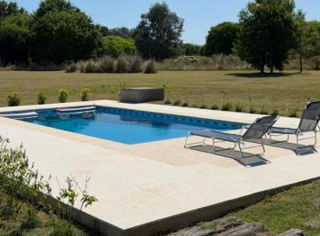 Casa · 685m² · 8 Ambientes · 4 Cocheras · Imponente Casa Estilo Campo en Puerto Panal Farm Club