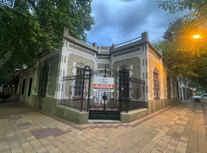 Casa · 170m² · 7 Ambientes · 1 Cochera