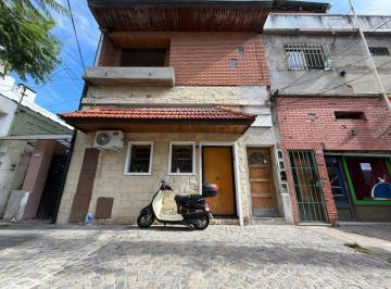 PH de 2 ambientes, Lanús · Departamento Al Frente con Entrada Independiente
